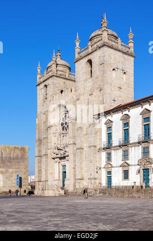 Porto, Portogallo. Cattedrale di Porto o Sé Catedral do Porto. In stile romanico e gotico. Patrimonio Mondiale dell Unesco Foto Stock