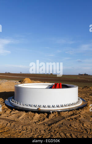 Costruzione di fondo pronto per essere sssembled sulla nuova fattoria eolica Foto Stock