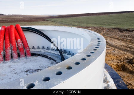 Costruzione di fondo pronto per essere sssembled sulla nuova fattoria eolica Foto Stock