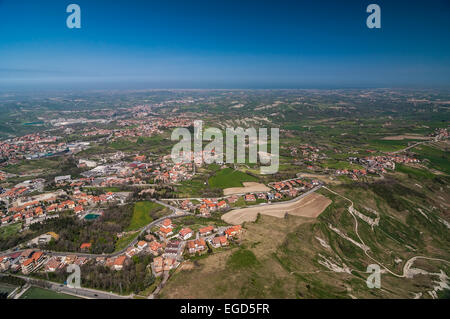 Vista panoramica della città dalla fortezza di San Marino Foto Stock