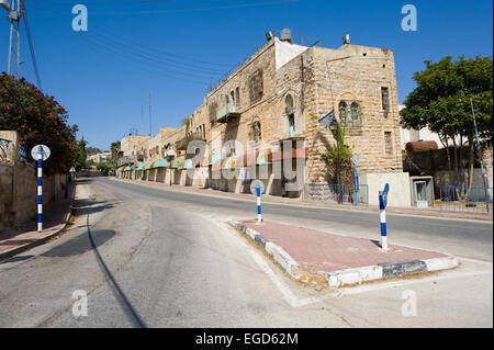 HEBRON, Israele - 10 OTT 2014: strada deserta nel quartiere ebraico vicino al centro di Hebron Foto Stock