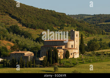 Abbazia di Sant Antimo, Abbazia di Sant Antimo, del XII secolo, architettura romanica, vicino a Montalcino, provincia di Siena, Toscana, Italia, Europa Foto Stock