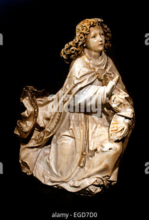 L'Annunciazione c. 1485 - 1487 ( l angelo Gabriele ) Tilman Riemenschneider alabastro (minerale), h 39.5cm × w 40.5cm ( Tilman Riemenschneider, uno dei più importanti scultori tedesco del tardo Medioevo, creato un altamente versione originale dell'Annunciazione qui. L angelo Gabriele, il cui panneggio flutti come egli vola giù, è dinamico e pieno di vitalità, in contrasto con la Virgin subì emozione. Impietrito e prese totalmente di sorpresa, lei guarda nello spazio mentre si chiude il suo libro. } Foto Stock