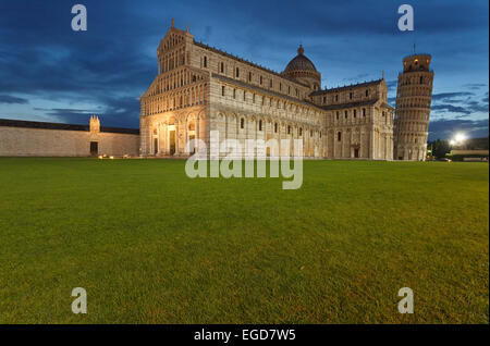 Il Duomo, la cattedrale e il campanile, la torre campanaria, Torre pendente, Torre pendente di notte, Piazza dei Miracoli, la piazza dei Miracoli, Piazza del Duomo, Piazza del Duomo, Sito Patrimonio Mondiale dell'UNESCO, Pisa, Toscana, Italia, Europa Foto Stock