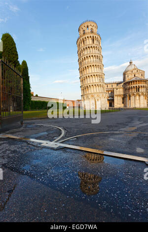 Il Duomo, la cattedrale, il campanile, la torre campanaria, Torre pendente, Torre Pendente e Piazza dei Miracoli, la piazza dei Miracoli, Piazza del Duomo, Piazza del Duomo, Sito Patrimonio Mondiale dell'UNESCO, Pisa, Toscana, Italia, Europa Foto Stock