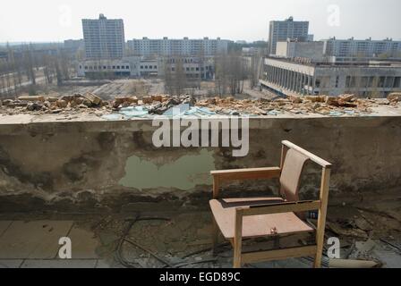 Venti anni dall'incidente nucleare di Chernobyl, il pripjat città abbandonate Foto Stock