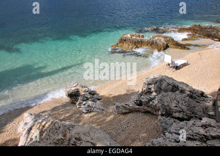 La spiaggia e il paesaggio costiero vicino Rabac, il Quarnero, Istria, Croazia Foto Stock