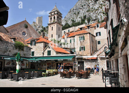 Città vecchia di Omis Dalmazia, costa Adriatica, Croazia Foto Stock