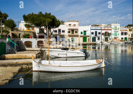 Piccolo villaggio di pescatori di Portocolom, vicino a Manacor, Maiorca, SPAGNA Foto Stock