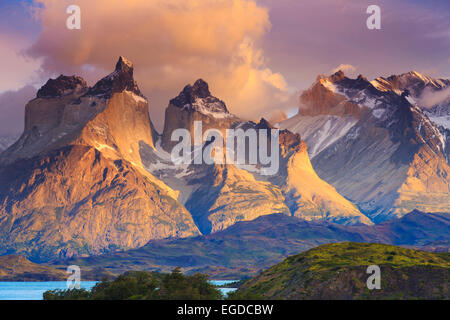 Il Cile, Patagonia, parco nazionale Torres del Paine (Sito UNESCO), il lago Peohe Foto Stock