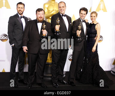 Thomas Curley, Ben Wilkins, Craig Mann, Chris Pine e Sienna Miller al 87th annuale di Academy Awards - Sala stampa tenutasi presso il Loews Hotel Hollywood di Hollywood di Febbraio 22, 2015. Credito: dpa picture alliance/Alamy Live News Foto Stock