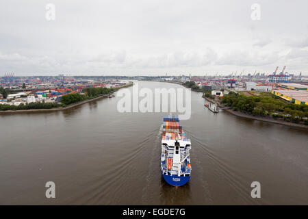 La vista dal ponte Koehlbrand con nave portacontainer, Amburgo, Germania Foto Stock