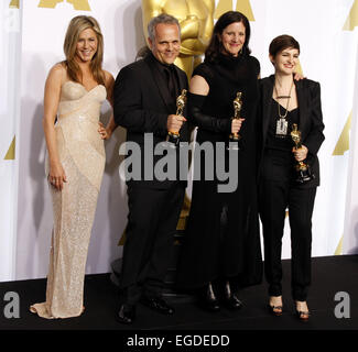 Jennifer Aniston, Mathilde Bonnefoy, Laura Poitras e Dirk Wilutzky al 87th annuale di Academy Awards - Sala stampa tenutasi presso il Loews Hotel Hollywood di Hollywood di Febbraio 22, 2015. Credito: dpa picture alliance/Alamy Live News Foto Stock