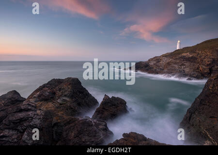 Una vista di Trevose Head Lighthouse in Cornovaglia. Foto Stock