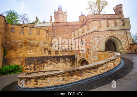 Il cortile interno del bellissimo Castello Hohenzollern Foto Stock