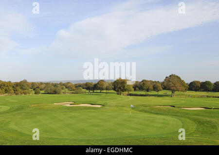 Vista dalla Clubhouse per la nona buca del Bosco Corso Wildwood Golf e Country Club Alfold Surrey in Inghilterra Foto Stock