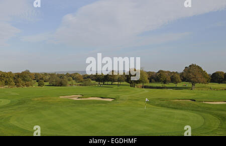 Vista dalla Clubhouse per la nona buca del Bosco Corso Wildwood Golf e Country Club Alfold Surrey in Inghilterra Foto Stock