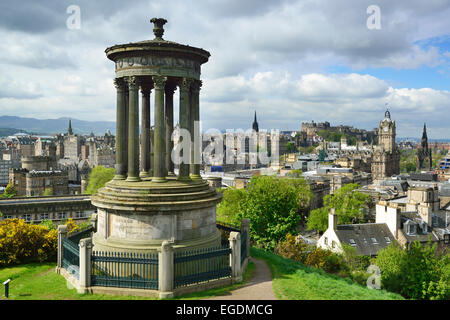 Dugald Stewart monumento su Calton Hill con vista della città di Edimburgo, Sito Patrimonio Mondiale dell'UNESCO Edimburgo, Edimburgo, Scozia, Gran Bretagna, Regno Unito Foto Stock