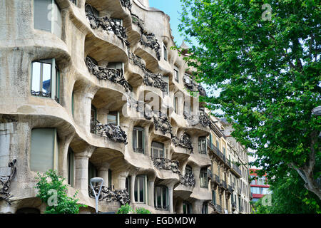 Casa Mila, La Pedrera, architetto Antoni Gaudi, Sito Patrimonio Mondiale dell'UNESCO, Catalano architettura modernista, Art Nouveau, Eixample di Barcellona, in Catalogna, Spagna Foto Stock