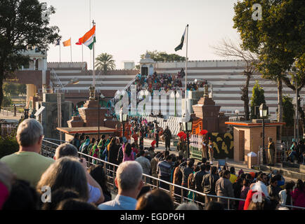 Il Attari-Wagah Border-Cerimonia di chiusura su Indian Pakistan confine vicino Amritsar Punjab, India Foto Stock