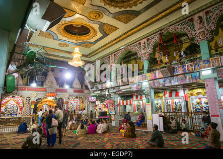 Il Hindu Mata Temple, commemorando femmina saint Lal Devi, rinomato per la sua fertilità-migliorare competenze, Amritsar e India Foto Stock