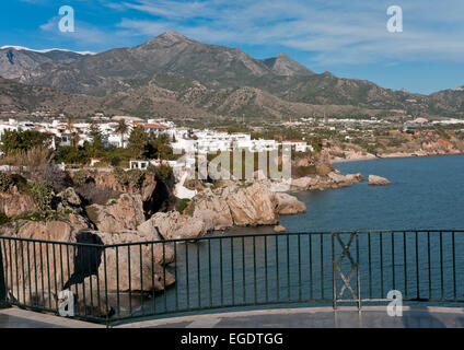 Balcón de Europa e paesaggio, Nerja, provincia di Malaga, regione dell'Andalusia, Spagna, Europa Foto Stock
