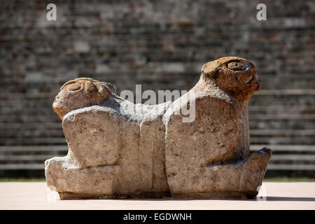 Due intitolata jaguar trono, Uxmal, Yucatan, Messico Foto Stock