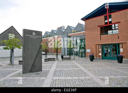 Ahu, sud della Svezia - Giugno 28, 2014: ingresso esterno della fabbrica di produzione famosa in tutto il mondo, vodka "Absolut' il 28 giugno 2014 in Foto Stock