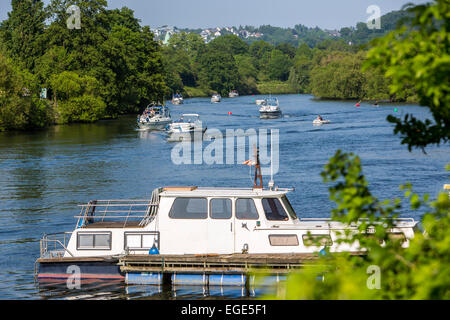 Motor Yacht sul fiume Ruhr, Essen, Germania Foto Stock