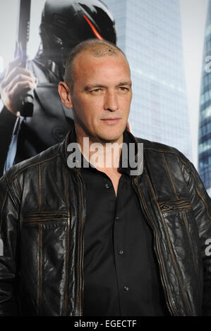 LOS ANGELES, CA - Febbraio 10, 2014: Alan O'Neill alla premiere di 'RoboCop' a TCL Chinese Theatre, Hollywood. Foto Stock