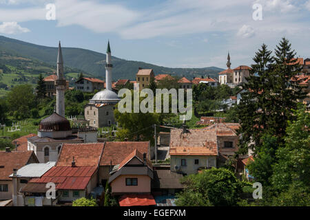Vista della città e delle moschee, Travnik Foto Stock