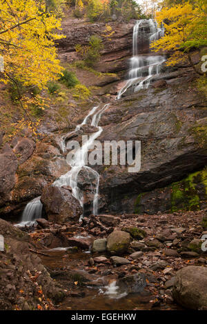 Divieto Beulach cade in Cape Breton Highlands National Park, Nova Scotia, Canada Foto Stock