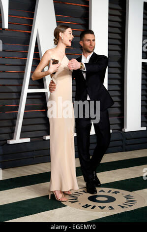 Behati Prinsloo e Adam Levine frequentando il Vanity Fair Oscar Party 2015 Febbraio 22, 2015 a Beverly Hills, la California./picture alliance Foto Stock