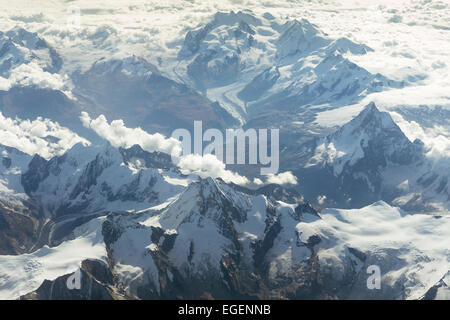 Vista aerea delle Alpi vallesane con la montagna Dent Blanche, Cervino, il vertice Punta Dufour del Monte Rosa e il Gorner Foto Stock