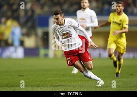 Villarreal, Spagna. 19 Feb, 2015. Massimo Bruno (Salisburgo) Calcio/Calcetto : UEFA Europa League Round di 32 prima gamba match tra Villarreal CF 2-1 FC Salzburg al El Madrigal stadio in Villarreal, Spagna . © Mutsu Kawamori/AFLO/Alamy Live News Foto Stock