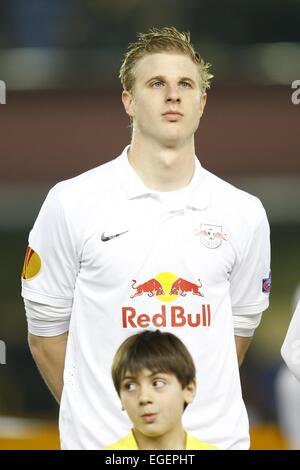 Villarreal, Spagna. 19 Feb, 2015. Martin Hinteregger (Salisburgo) Calcio/Calcetto : UEFA Europa League Round di 32 prima gamba match tra Villarreal CF 2-1 FC Salzburg al El Madrigal stadio in Villarreal, Spagna . © Mutsu Kawamori/AFLO/Alamy Live News Foto Stock