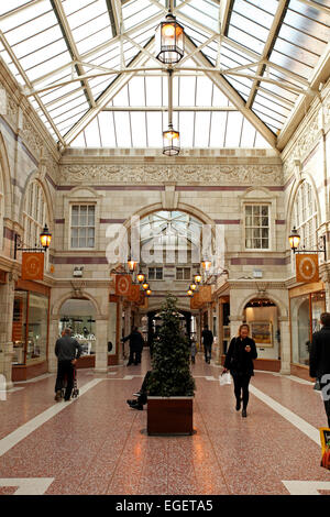 St Michael's Row, Chester Shopping Foto Stock