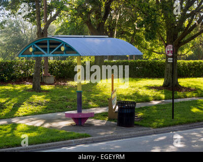 FLORIDA, USA - 19 MAGGIO 2014: Fermata dell'autobus pubblico a Orlando, Florida, USA Foto Stock