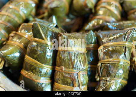Zongli cinese gnocchi di riso avvolto in foglie Foto Stock
