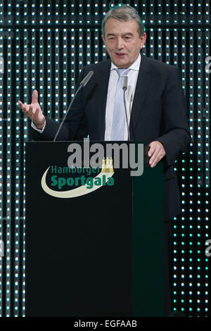 Amburgo, Germania. Il 23 febbraio, 2015. DFB presidente Wolfgang Niersbach dà un discorso al conferimento del Premio onorario a Amburgo Sport Gala di Amburgo, Germania, 23 febbraio 2015. Il 'atleta dell'anno' Award per il 2014 sarà presentato per la DECIMA volta. Foto: Malte cristiani/dpa/Alamy Live News Foto Stock