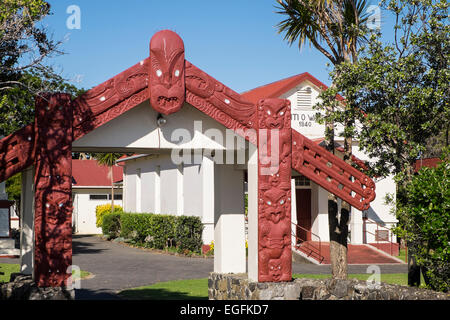 Maori totem poles a Te tiriti Waitangi Northlands in Nuova Zelanda. Foto Stock