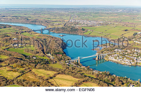 Riprese aeree di Menai e Britannia briidges, Menai, Anglesey, Gwynedd, Galles Foto Stock