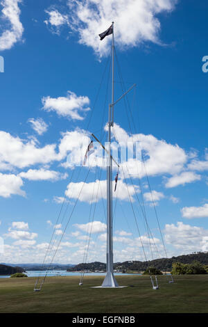 Il flagstaff a Waitangi Treaty Grounds battenti 3 official Nuova Zelanda bandiere. Foto Stock