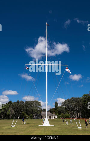 Il flagstaff a Waitangi Treaty Grounds battenti 3 official Nuova Zelanda bandiere. Foto Stock