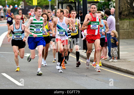 Guide di divertimento e di carità corridori che prenderanno parte alla maratona di Londra Foto Stock