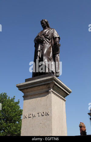 Statua di Sir Isaac Newton al di fuori la Guildhall Arts Center di Grantham, Lincolnshire Foto Stock