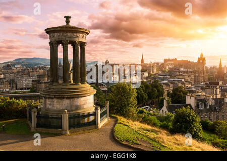 Edinburgh skyline da Calton Hill al tramonto Foto Stock