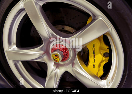 Porsche ruota in lega Foto Stock