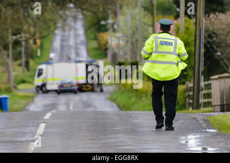 Crumlin, County Antrim - Esercito ATOs sono stati chiamati a confrontarsi con un dispositivo sospetto trovato sul Largy Road al di fuori di Crumlin. Il dispositivo è stato successivamente dichiarato di essere una beffa. Foto Stock