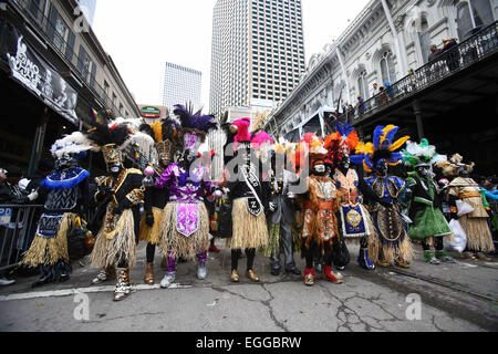 New Orleans, Louisiana, Stati Uniti d'America. Xvii Feb, 2015. Dimostranti con la Krewe di Zulu sfilata nel febbraio 17, 2015 a New Orleans, Louisiana, Stati Uniti d'America. Le sfilate sono parte della zona del Martedì Grasso Mardi Gras celebrazioni. © Dan Anderson/ZUMA filo/Alamy Live News Foto Stock